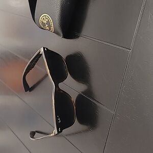 Ray Ban Wayfarer Sunglasses with Tortoise Shell frame and 54mm Polarized lens